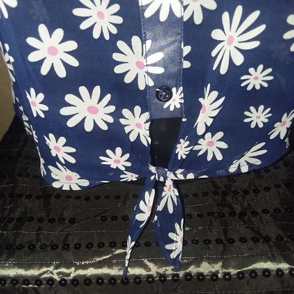 🌼Never Worn Semi Sheer Crop Top.🌼 - Picture 4 of 4